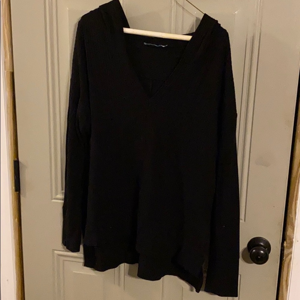 Loose flowy black tunic from kinnucans